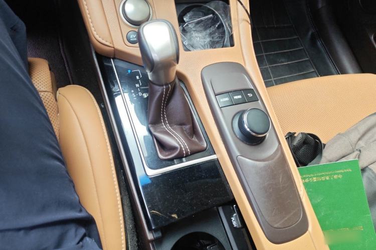 Used Lexus ES 2015 300h Comfort Edition Gear Lever