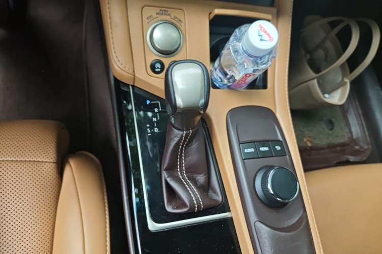 Used Lexus ES 2015 200 Elite Edition Gear Lever
