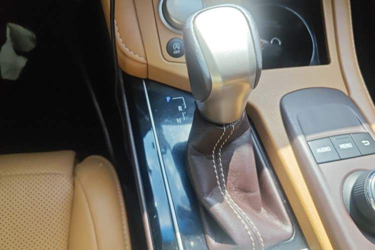 Used Lexus ES 2015 200 Elite Edition Gear Lever