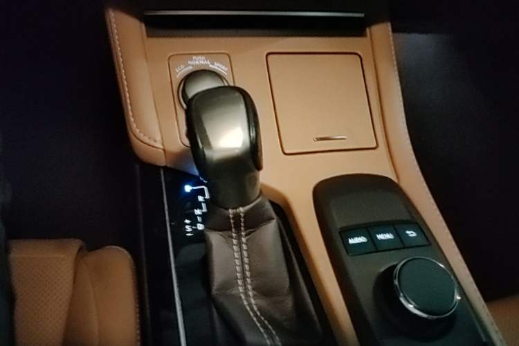 Used Lexus ES 2015 200 Elite Edition Gear Lever