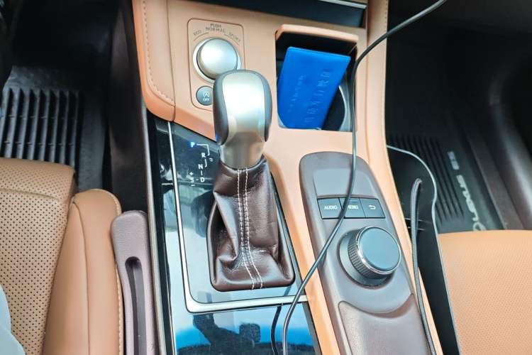 Used Lexus ES 2015 200 Elite Edition Gear Lever