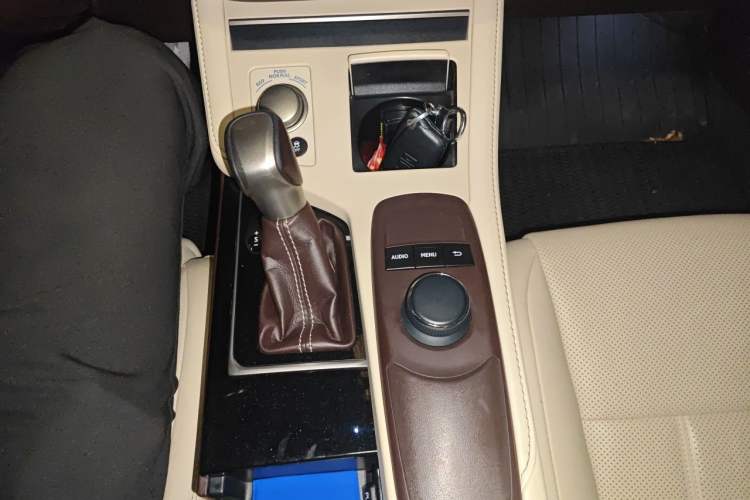 Used Lexus ES 2015 200 Comfort Edition Gear Lever