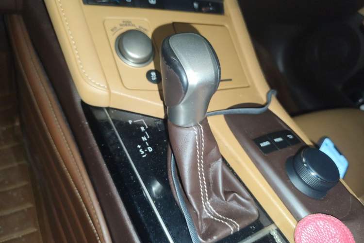 Used Lexus ES 2015 250 Elegant Edition Gear Lever