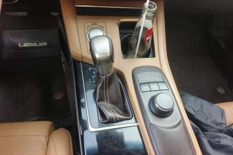 Used Lexus ES 2015 300h Comfort Edition Gear Lever