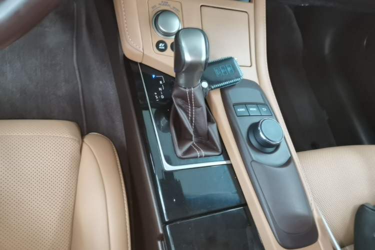 Used Lexus ES 2015 300h Comfort Edition Gear Lever