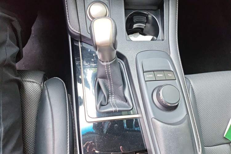 Used Lexus ES 2015 200 Comfort Edition Gear Lever