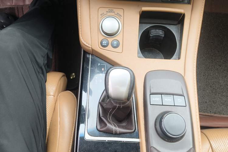 Used Lexus ES 2015 300h Luxury Edition Gear Lever