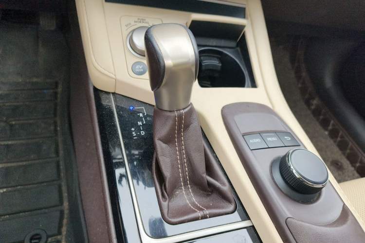 Used Lexus ES 2015 300h Comfort Edition Gear Lever