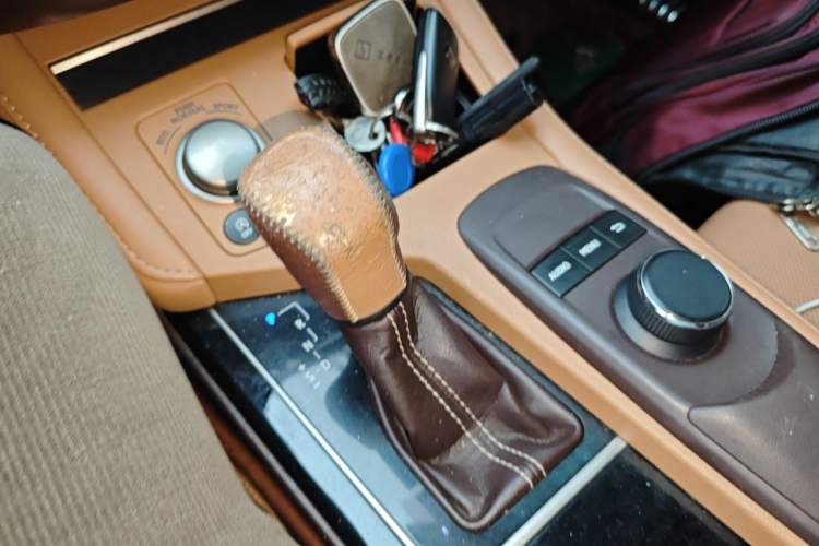 Used Lexus ES 2015 200 Elite Edition Gear Lever
