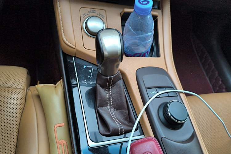 Used Lexus ES 2015 250 Elegant Edition Gear Lever