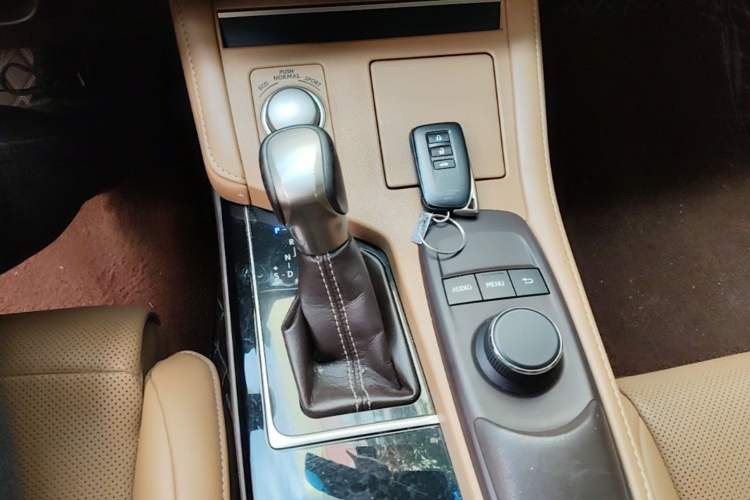 Used Lexus ES 2015 200 Elite Edition Gear Lever
