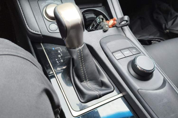 Used Lexus ES 2015 200 Elite Edition Gear Lever