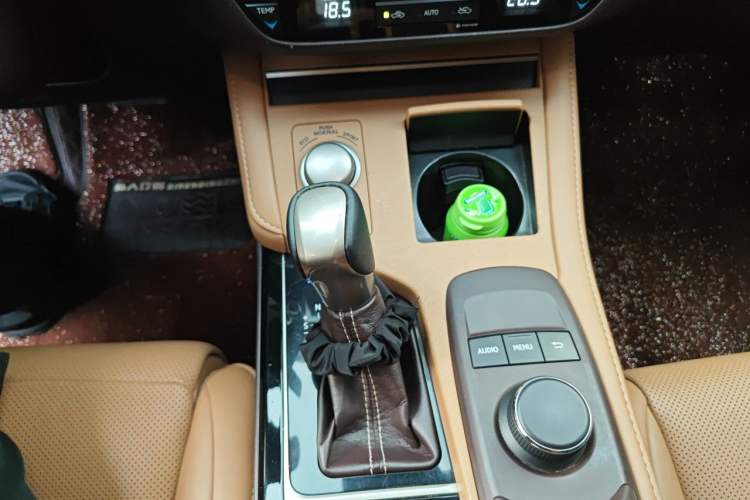 Used Lexus ES 2015 300h Comfort Edition Gear Lever