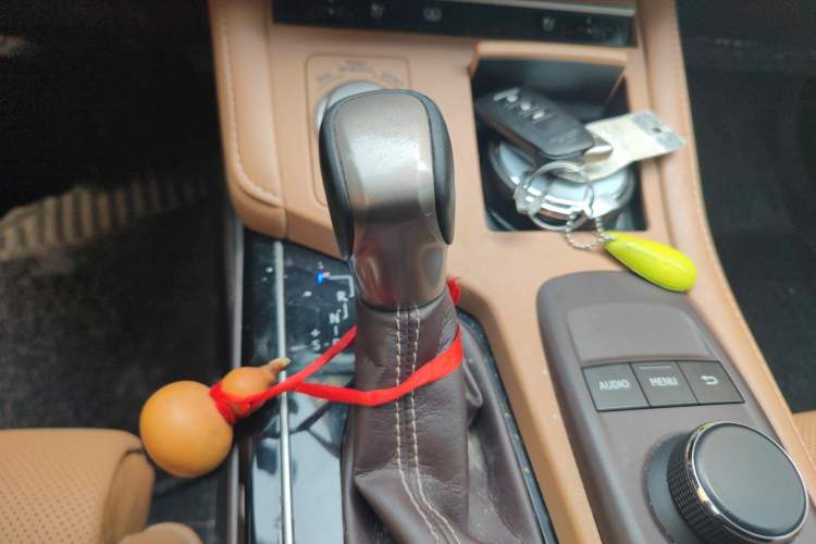 Used Lexus ES 2015 250 Elegant Edition Gear Lever