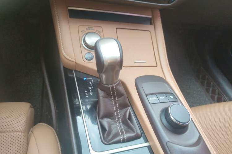 Used Lexus ES 2015 200 Elite Edition Gear Lever