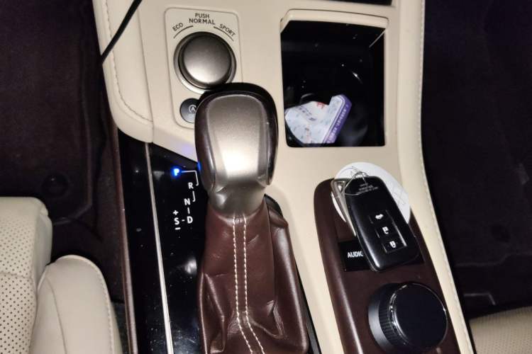 Used Lexus ES 2015 200 Elite Edition Gear Lever