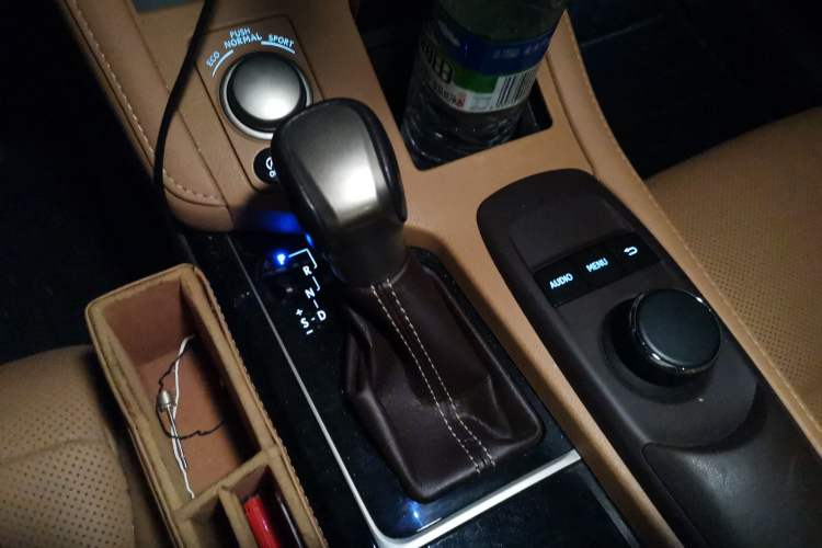 Used Lexus ES 2015 200 Comfort Edition Gear Lever