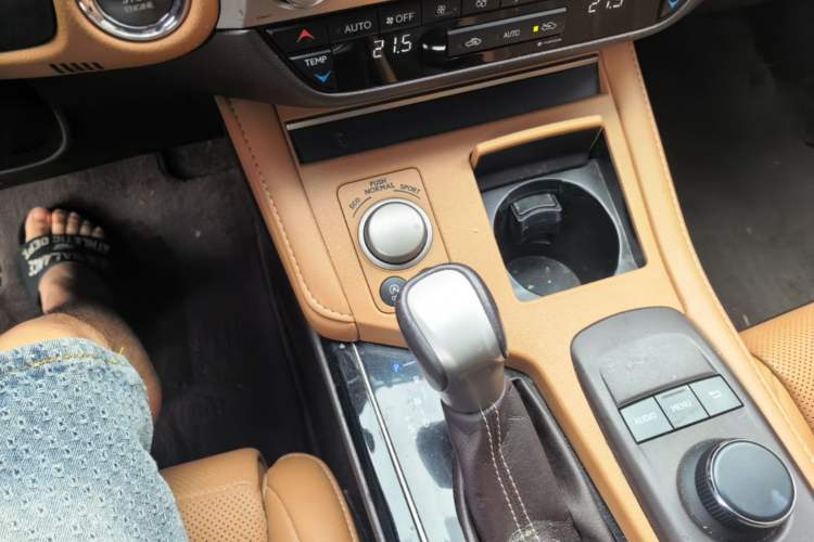 Used Lexus ES 2015 200 Elite Edition Gear Lever