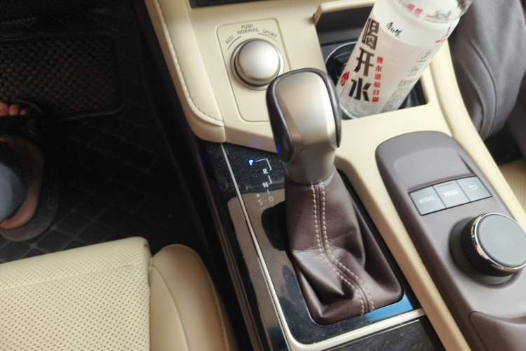 Used Lexus ES 2015 250 Elegant Edition Gear Lever