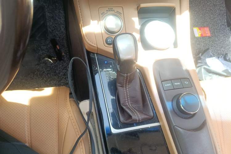 Used Lexus ES 2015 300h Comfort Edition Gear Lever