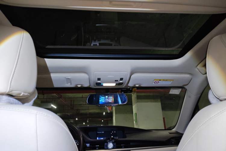 Used Lexus ES 2015 250 Elegant Edition Headliner