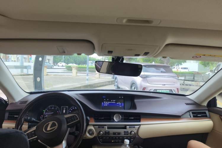Used Lexus ES 2015 250 Elegant Edition Headliner