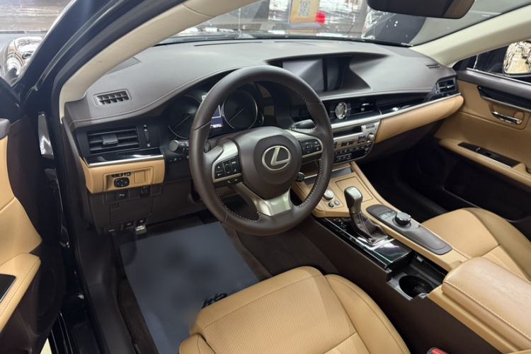 Used Lexus ES 2015 200 Elite Edition Interior 1