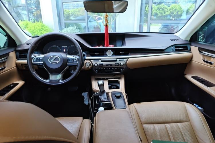 Used Lexus ES 2015 250 Elegant Edition Interior 2