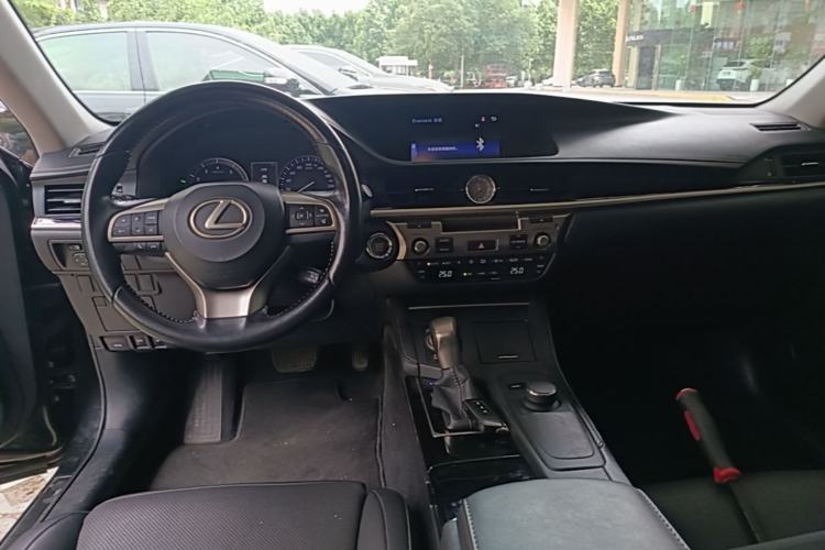 Used Lexus ES 2015 200 Elite Edition Interior 2