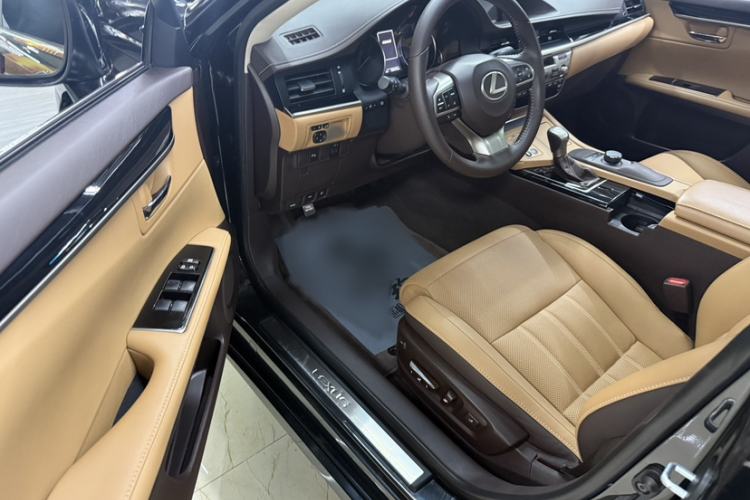 Used Lexus ES 2015 200 Elite Edition Interior 2