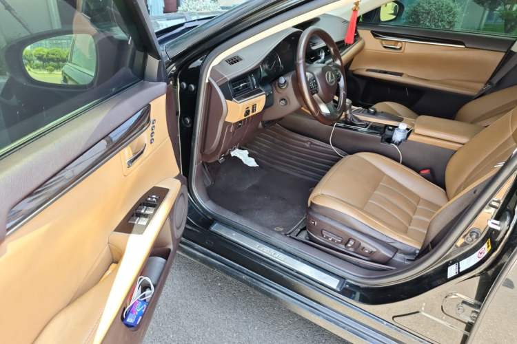 Used Lexus ES 2015 250 Elegant Edition Interior 3
