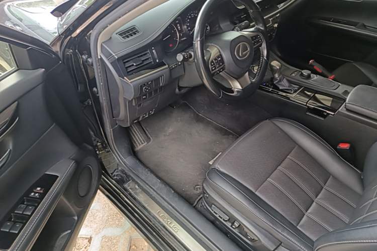 Used Lexus ES 2015 200 Elite Edition Interior 3