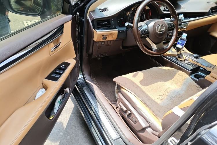 Used Lexus ES 2015 200 Elite Edition Interior 3