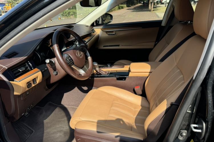 Used Lexus ES 2015 250 Elegant Edition Interior 3