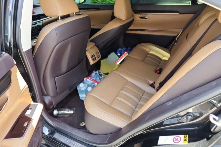 Used Lexus ES 2015 250 Elegant Edition Interior 4