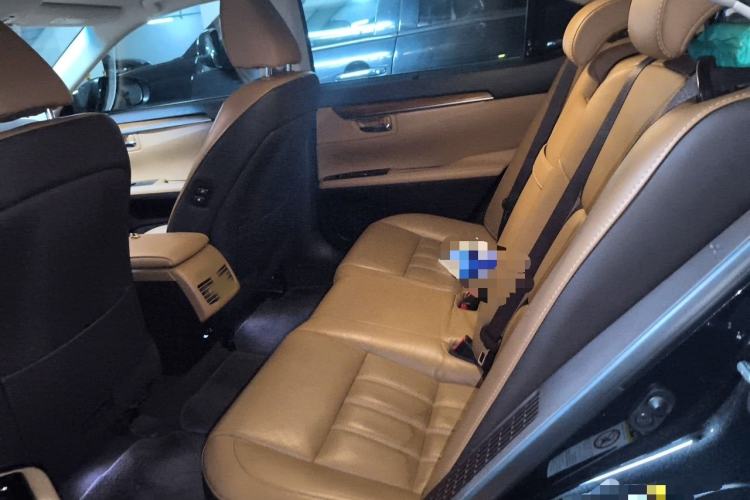 Used Lexus ES 2015 300h Luxury Edition Interior 4