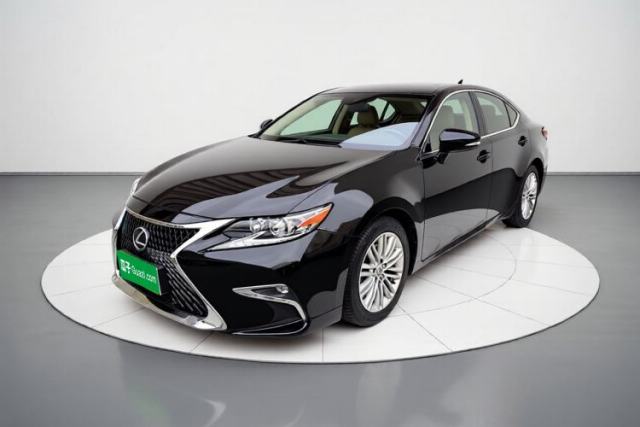 Ojetý Lexus ES 2015 250 Elegant Edition