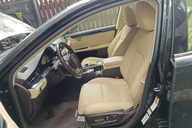 Used Lexus ES 2015 300h Comfort Edition Left Front Seat
