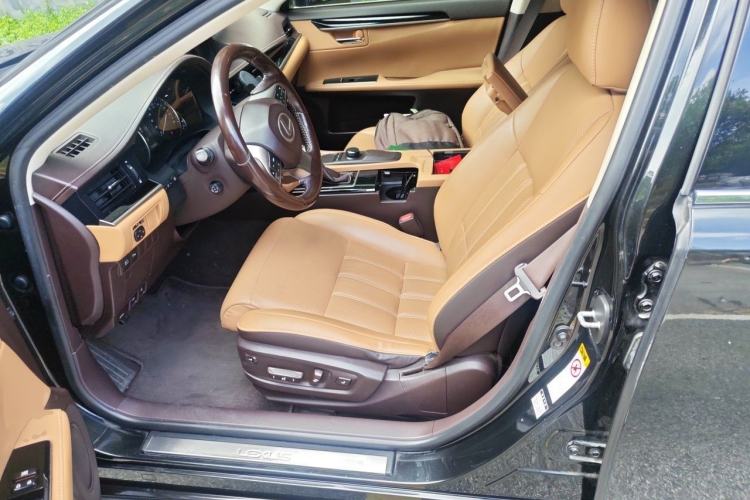 Used Lexus ES 2015 300h Comfort Edition Left Front Seat