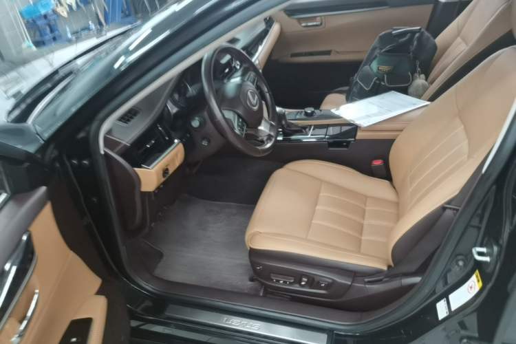 Used Lexus ES 2015 300h Comfort Edition Left Front Seat