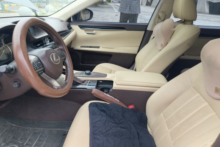 Used Lexus ES 2015 300h Comfort Edition Left Front Seat