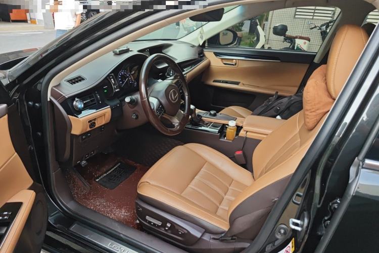 Used Lexus ES 2015 300h Comfort Edition Left Front Seat