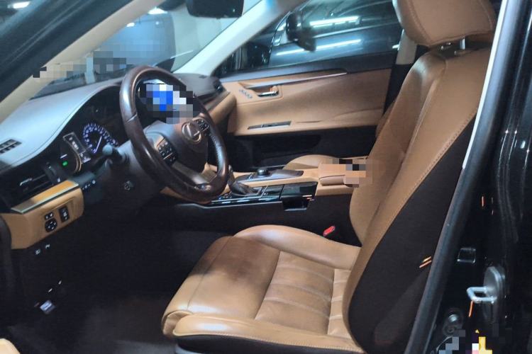 Used Lexus ES 2015 300h Luxury Edition Left Front Seat