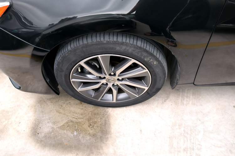 Used Lexus ES 2015 300h Comfort Edition Left Front Wheel Hub