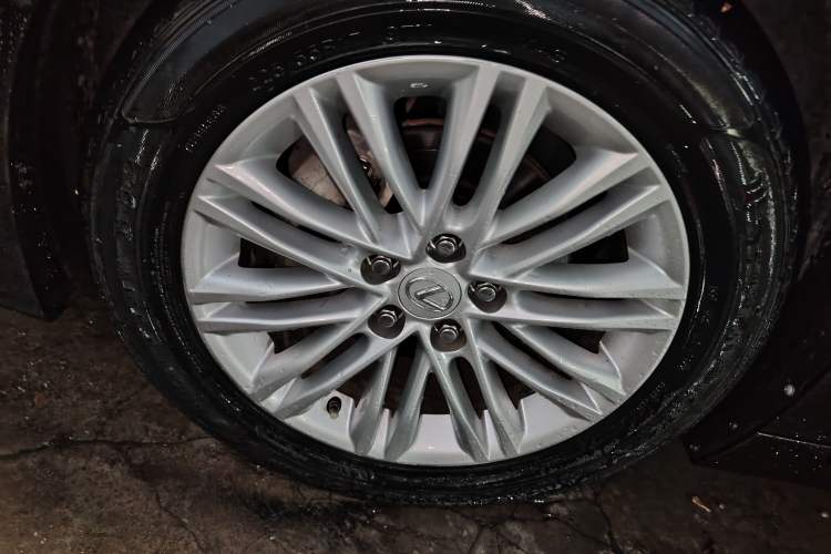 Used Lexus ES 2015 200 Elite Edition Left Front Wheel Hub