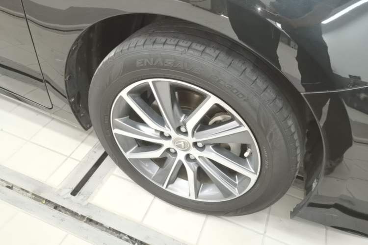Used Lexus ES 2015 300h Comfort Edition Left Front Wheel Hub