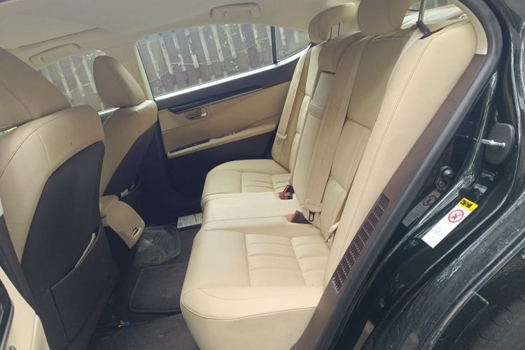 Used Lexus ES 2015 300h Comfort Edition Left Rear Seat