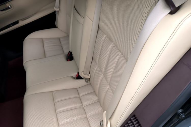 Used Lexus ES 2015 300h Comfort Edition Left Rear Seat