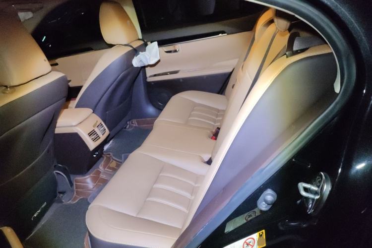 Used Lexus ES 2015 300h Comfort Edition Left Rear Seat