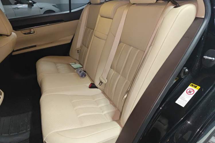 Used Lexus ES 2015 200 Comfort Edition Left Rear Seat